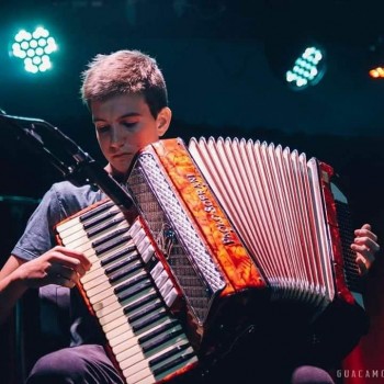 07/08/2023 EL NIÑO Y SU ACORDEÓN, DEL ANFI A LA GIRA CON TYAGO GRIFFO